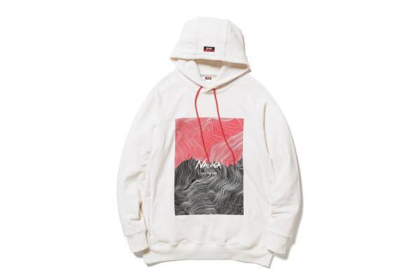 ナンガ22年春夏の新作、ロゴ入りグラフィックのフーディーや“寝袋”ポーチなど