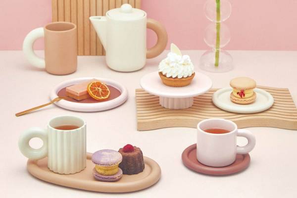 フランフラン、ぽってりシェイプの新作テーブルウェア「ポッテ」カップやガラスドーム付きウッドスタンド