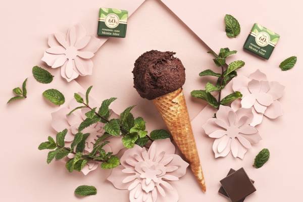ヴェンキの新作ジェラート「ダークチョコレート＆ミント」ミント風味アーモンド×濃厚カカオ