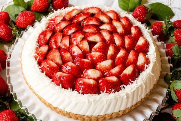 キル フェ ボン、完熟の朝採れ“芳醇あまおう”を使った福岡店限定イチゴタルト