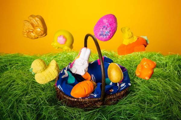 ラッシュ「不思議の国のアリス」の“白ウサギ”モチーフや黄金の“卵型”バスボム、イースター限定で