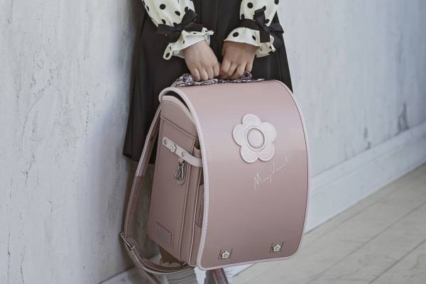 マリークヮント「デイジーモチーフ」の新作ランドセル、コスメ柄スカーフも付属