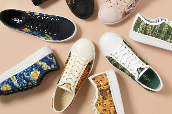 プラス ダイアナ「絵画シリーズ スニーカー」ミュシャの百合・モネ睡蓮など全5種