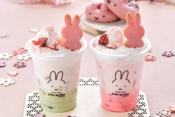 桜色“ミッフィークッキー”を飾った「さくら ほんのりドリンク」フラワーミッフィー ジュースガーデンで