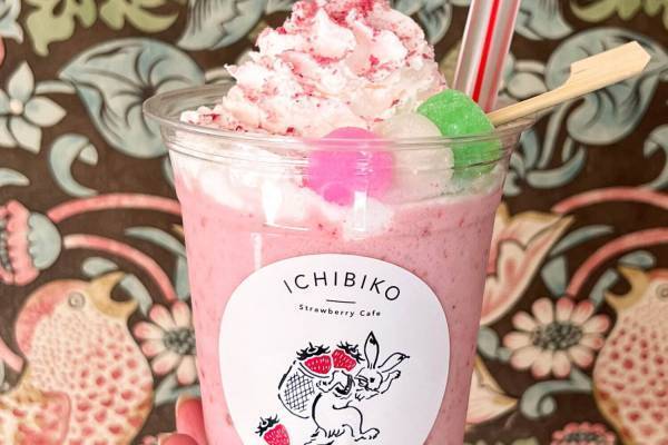 いちごスイーツ専門店「いちびこ」春限定さくらスイーツ、3色団子を飾ったスムージーや桜入りパンナコッタ