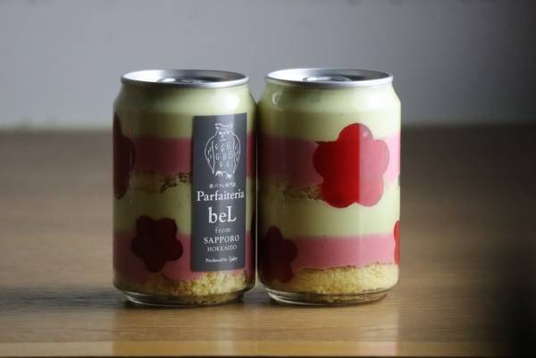 “ショートケーキ缶”新作は木苺×ピスタチオの「花見缶」渋谷マークシティ前に自販機も登場