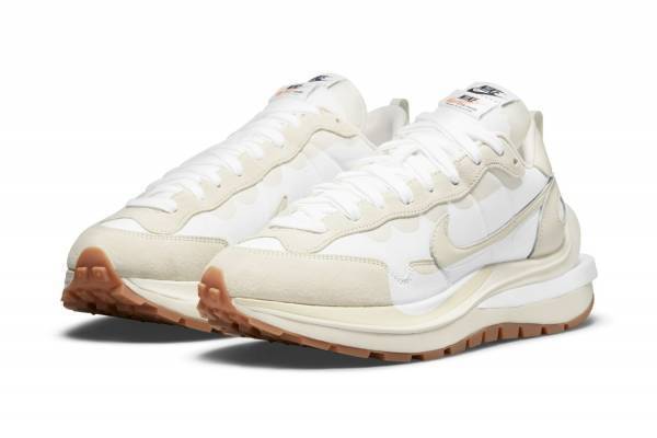 ナイキ×sacaiのスニーカー「ヴェイパーワッフル」オールブラック＆オールホワイトの新作