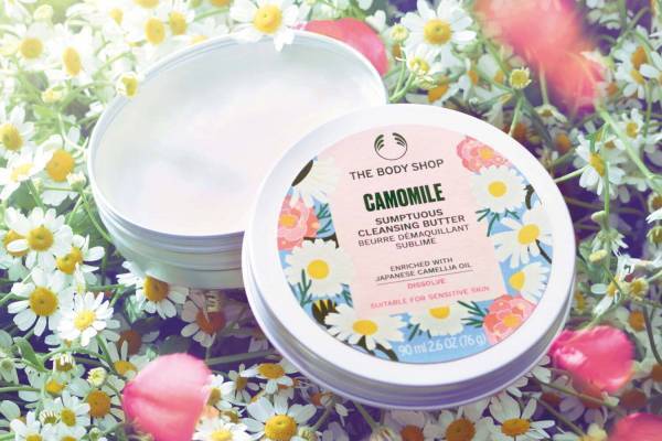 ザボディショップ22年夏スキンケア、人気「カモマイル」クレンジングに“椿オイル”を配合
