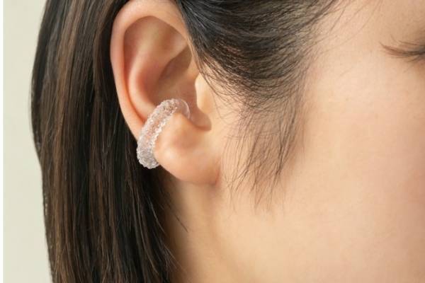 ガラスメーカー「ハリオ」ブランド初の透明感ガラスイヤーカフや"春の花"モチーフピアス