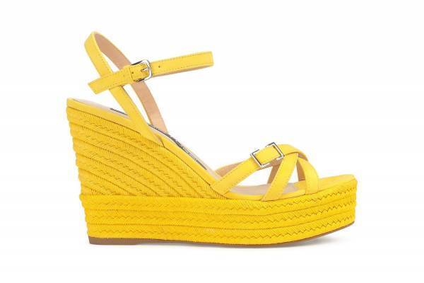 セルジオ ロッシ新作サンダル、鮮やか“ミモザカラー”のウェッジソール