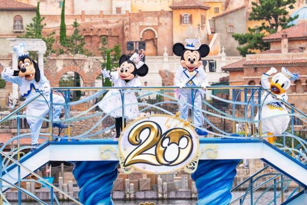 東京ディズニーシー“20周年を振り返る”新ダンス＆音楽プログラム「“シャイニング・ウィズ・ユー”」