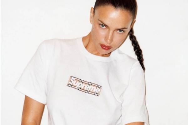 バーバリー×シュプリーム、ボックスロゴやチェック柄用いたTシャツやスウェットなど