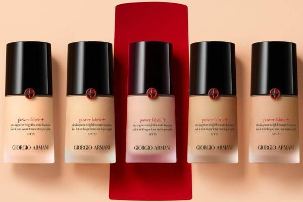 アルマーニ ビューティ「パワー ファブリック ファンデーション ＋」人気リキッドファンデが進化