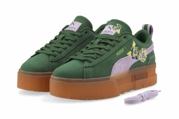 プーマ×リバティコラボ第2弾、カモ柄着想フラワーデザインの"厚底"ウィメンズスニーカー