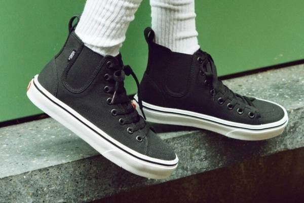 VANS新作“サイドゴア”ハイカットスニーカー、紐を締めたまま着脱可能なウィメンズシューズ