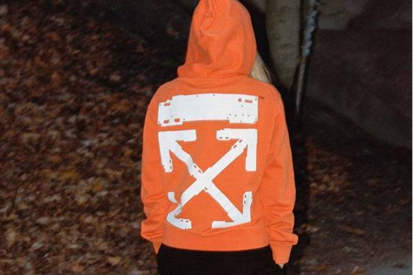 オフ-ホワイト c/o ヴァージル アブロー“蛍光オレンジ”のウェア、電子楽器メーカーとコラボ