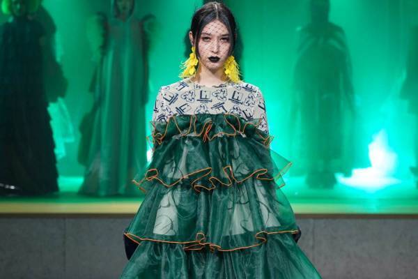 ノントーキョー 2022-23年秋冬コレクション、麗しき貴族の社交界デビュー