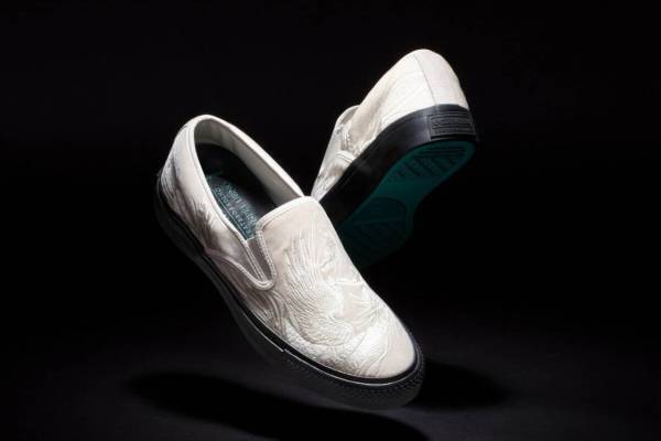 コンバース スケートボーディング"鳳凰"刺繍のユニセックススニーカー、上野伸平とコラボ