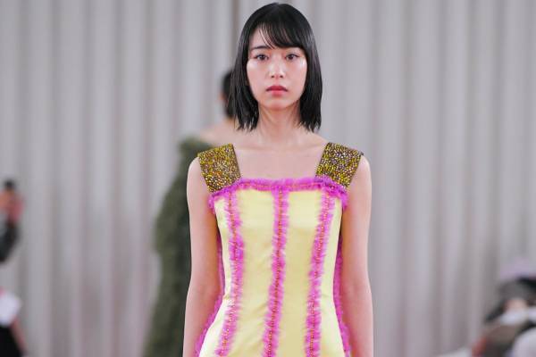 トモ コイズミ2023年コレクション - 玉城ティナや大島優子らが登場した“憧れのレッドカーペット”