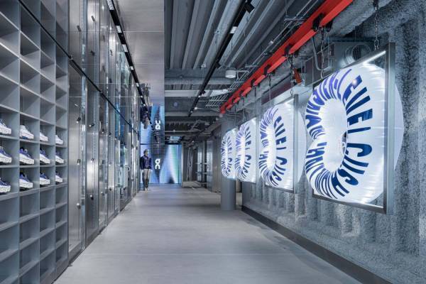 スイス発スポーツブランド「オン(On)」原宿にアジア初旗艦店、高機能ランニングシューズなど販売