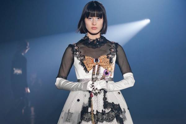 タナカダイスケ 2022-23年秋冬コレクション - 「浪漫」を衣服にのせて、モデルに橋本愛も