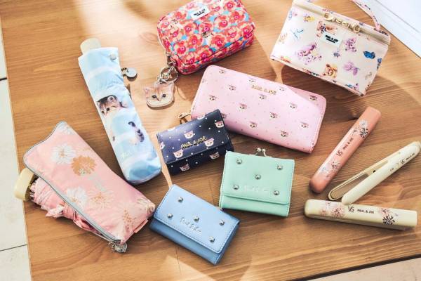 ポール & ジョー アクセソワの春夏新作、猫のチャーム付き花柄ポーチ＆猫型スタッズの財布など