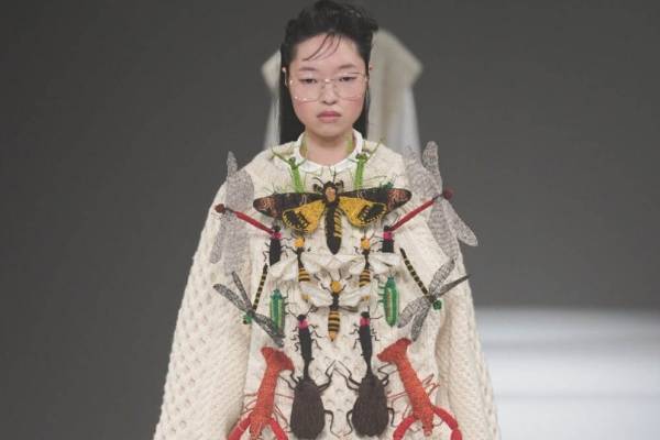 ピリングス 2022-23年秋冬コレクション、"理想と現実"の狭間で生きる美しさ