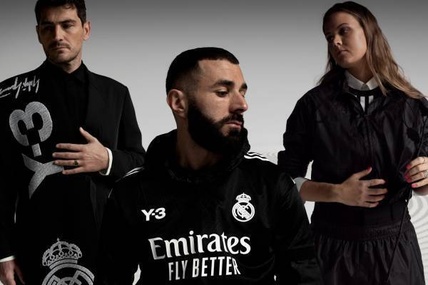 Y-3×レアル・マドリードがコラボ、ハンドペイント風スリーストライプスを配したユニフォームなど