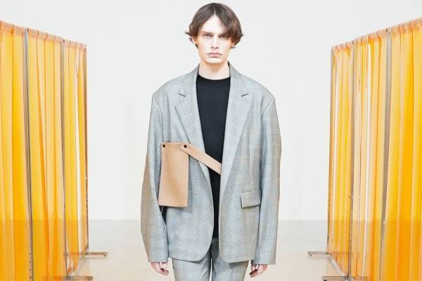 サートグラフ 2022-23年秋冬コレクション、"ミニマリズム的脱構築”への挑戦