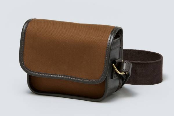 オーラリー新作ショルダーバッグ、英国ブレディとコラボしたキャンバス×レザーバッグ