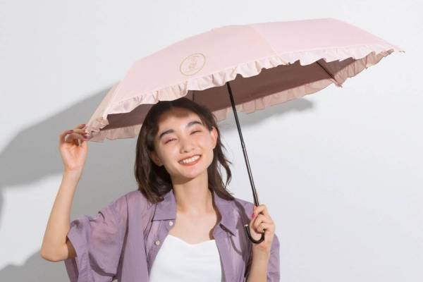 Wpc.新作サンリオデザインの日傘、甘めピンクのマイメロディ or 小悪魔ブラックのクロミ
