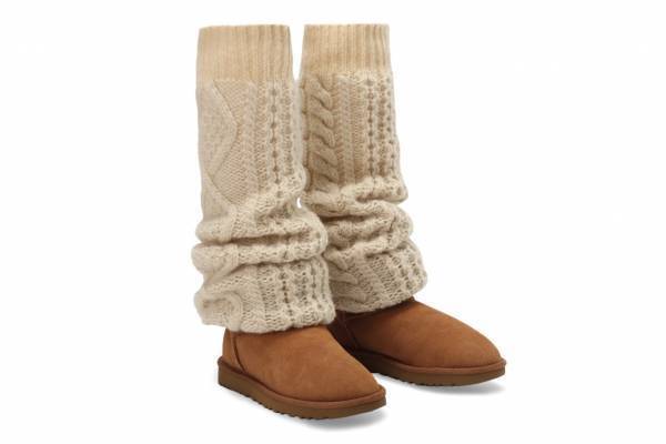 タオ×UGG、ケーブルニットでアレンジしたコラボブーツ - ルーズソックス風のボリュームを演出