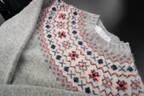 タオ×インバーアラン、“レイヤード風”デザインのフェアアイル柄セーター
