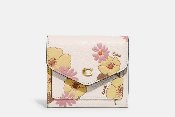 コーチ新作レディース革小物、フローラルプリントのミニ財布&"ティーローズ"の立体チャームなど