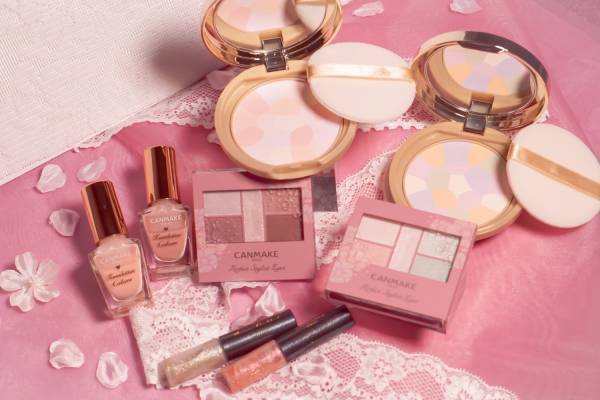 キャンメイク22年春コスメ、カラフルマシュマロフィニッシュパウダー＆ジェラートカラーアイシャドウ