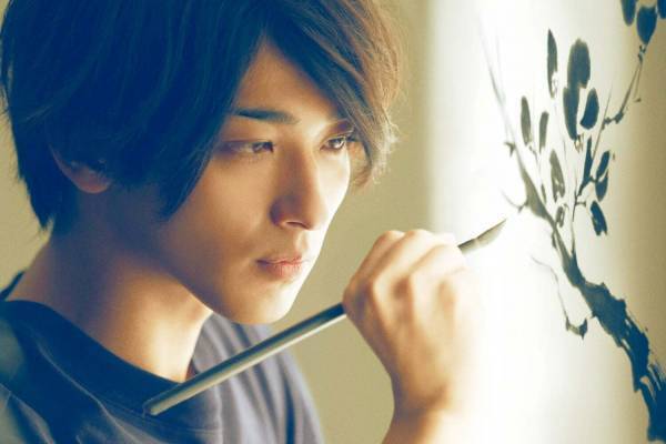 映画『線は、僕を描く』横浜流星が“水墨画”に魅了される大学生に、青春小説を実写化