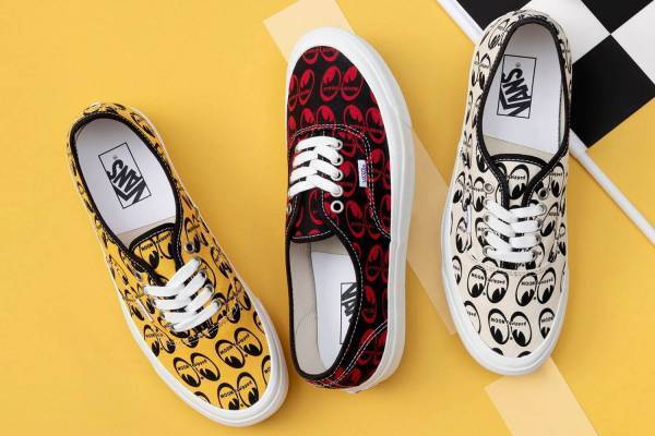 VANS×ムーンアイズの「オーセンティック」アーカイブ再現スニーカーにアイコンロゴを総柄で