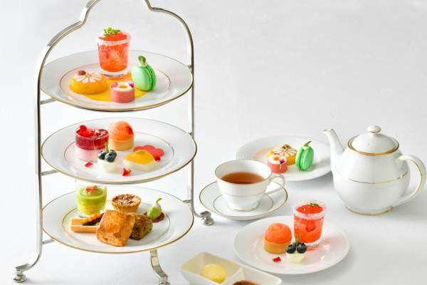 薔薇アフタヌーンティーが横浜・ホテルニューグランドで、優雅な“バラの花びら”型りんごタルトなど