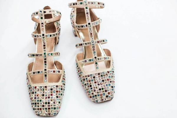 ディオール新作“カラフル”ラインストーンが輝くバレエシューズ、「レディ ディオール」バッグも