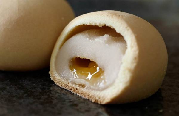 チョーヤの新大阪土産「CHOYA 梅結」梅の味わいを3層で堪能する、甘酸っぱい焼まんじゅう