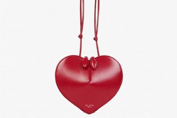 アライア2022年春新作“ハート型”立体レザーバッグ「クール」