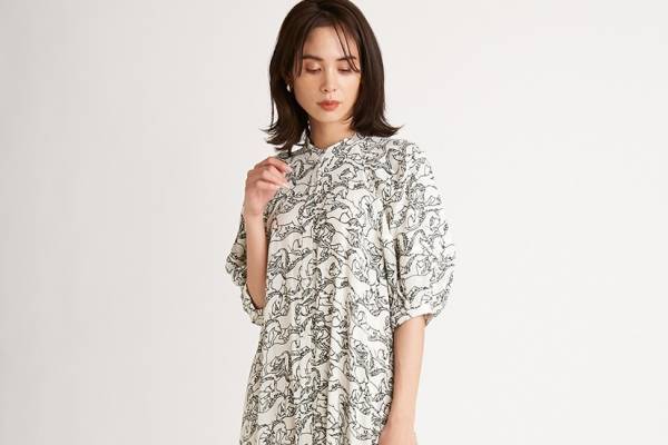 スナイデル×フローレンス・ブロードハースト、華やかな植物柄＆動物モチーフのAラインワンピースなど