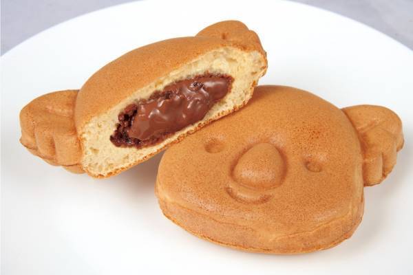 ロッテリア「コアラのマーチ焼」“フワフワ×しっとり”パンケーキ、ガーナチョコなど3店舗限定で