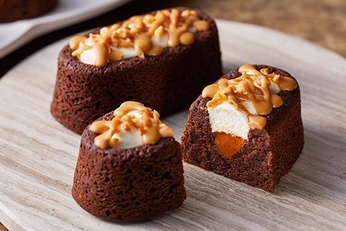 ローソンの新作スイーツ、高貴なバニラ香るケーキ＆ヘーゼルナッツの「生ガトーショコラ」