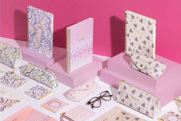 ポール & ジョー ラ・パペトリー新作文具、テディベア柄ペンケースやレトロなマリーゴールド柄ノート