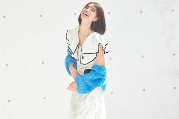 スナイデル22年夏の新作ワンピース、フリルカラーのAラインドレスやストライプ柄シャツワンピ