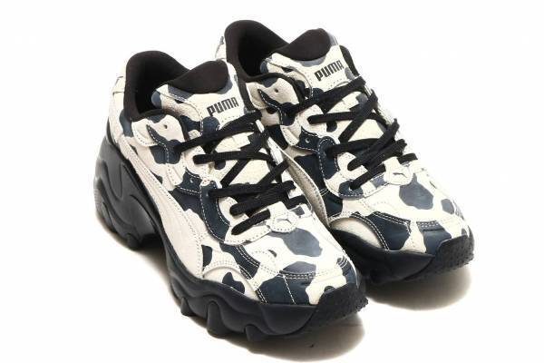 プーマ×アトモス ピンクの“カウ柄”スニーカー、厚底ソールの「パルサー ウェッジ」がベース