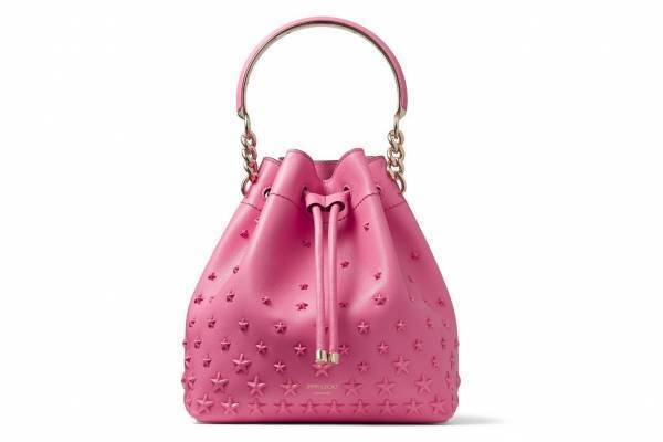 ジミー チュウ22年夏の新作バッグ、スタースタッズのバケットバッグ＆パールを飾ったショルダーなど