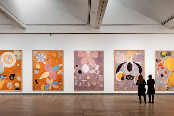 映画『見えるもの、その先に ヒルマ・アフ・クリントの世界』抽象的絵画の先駆者は、なぜ死後20年作品を伏せたのか？