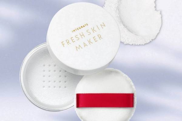 インテグレート2022年夏コスメ「透明ファンデーション」に“毛穴レス肌”を叶えるパウダータイプ